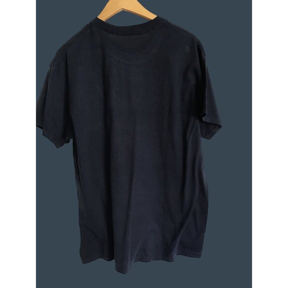 GILDAN- MENS FRONT GRAPHIC 100% COTTON SHORT SLEEVE T-SHIRT SIZE LARGE - Picture 2 of 8